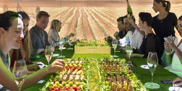 10 cosas que Amancio Ortega puede comprarse con la pasta que tiene