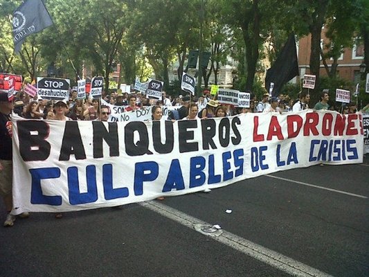 La banca sigue engañando a sus clientes. Tres experiencias que lo demuestran 24 Merca2.es Crece la desconfianza ciudadana hacia la banca, a la que consideran poco transparente