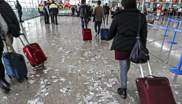 La huelga de limpieza en El Prat quiere evitar que Valoriza contrate más personal