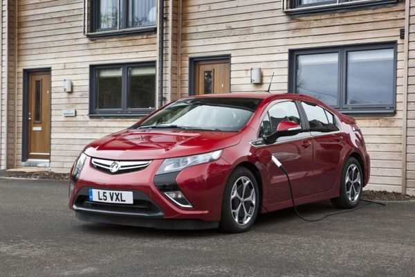 ¿Sabes conducir un coche eléctrico?