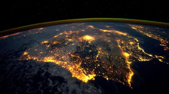 peninsula iberica noche diciembre 2011 desde ISS NASA e1481634649824 Merca2.es