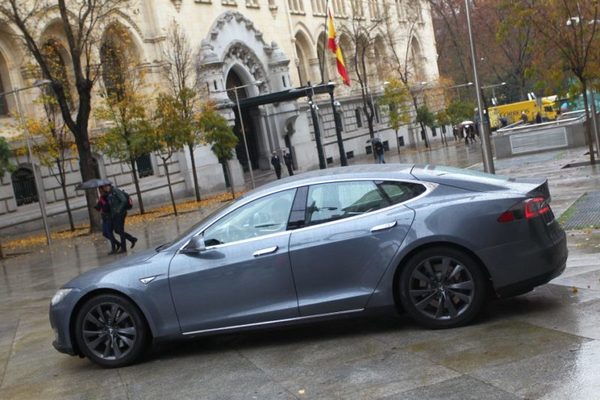 El ejército Tesla de Uber ya desfila en Madrid El ejército Tesla de Uber ya desfila en Madrid