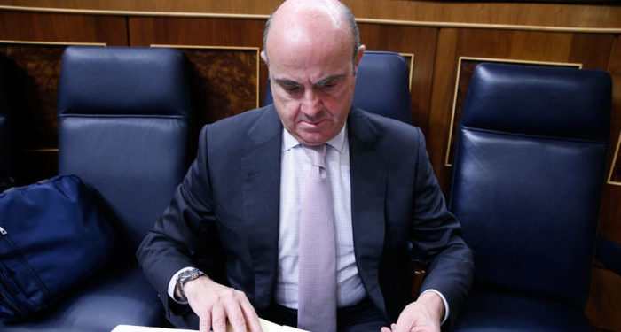 Preferentes e inmobiliario tienen nombre propio: Luis De Guindos