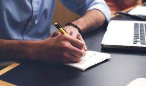 escribiendo a mano y en telcado