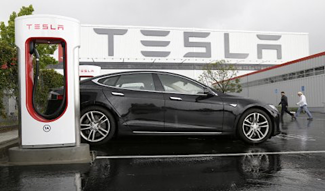 Tesla, con una caída del 9%, único gran fabricante que baja en Bolsa en el primer trimestre