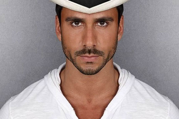 rostro de hombre simetrico y atractivo