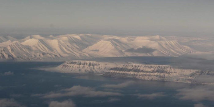 Lo último en "lujo", agua de iceberg embotellada y a 94 euros la unidad 10 Merca2.es Luxury Iceberg Water by Harrods Come from a Real Glacier to Your Home 3 e1491249732740 Merca2.es