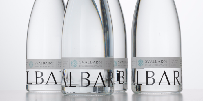 Lo último en "lujo", agua de iceberg embotellada y a 94 euros la unidad 11 Merca2.es harrods just started selling luxury water for 80 a bottle e1491249851402 Merca2.es