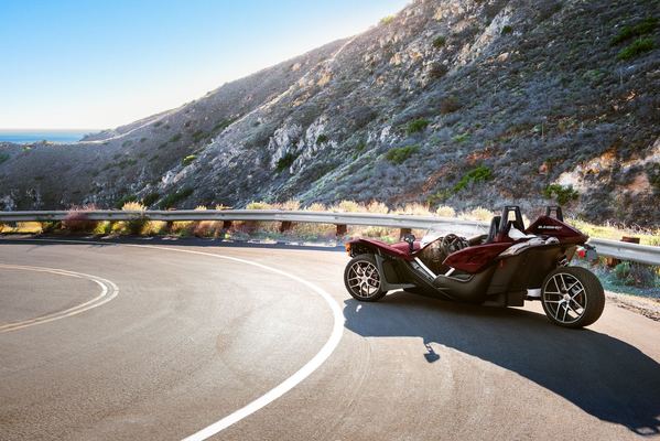 Polaris Slingshot se vuelve un poco más cómodo con la edición Midnight Cherry