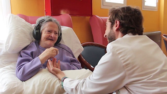 Escuchar música te ayuda a tener un estilo de vida saludable 27 Merca2.es escuchar música