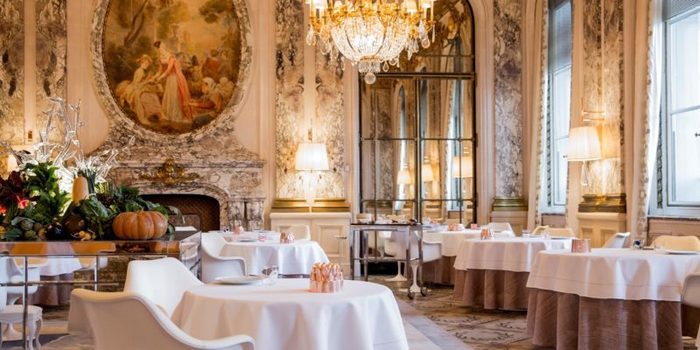 Día de la Madre: Ideas de lujo para un regalo perfecto 47 Merca2.es room le meurice alain ducasse paris e1493992723845 Merca2.es