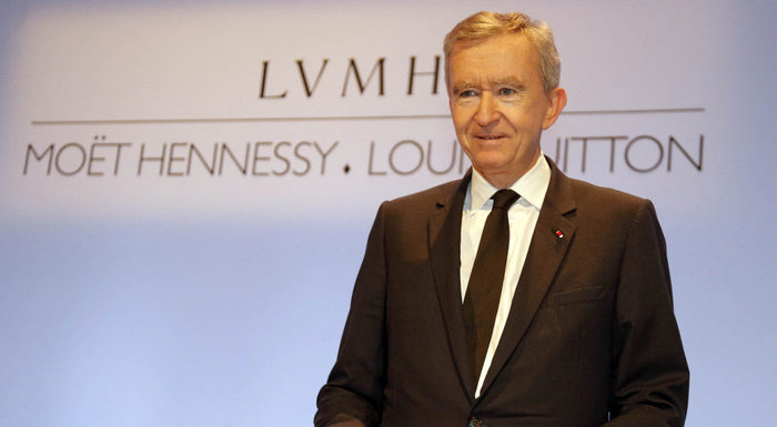 Seleccionar Arnault y Bezos reducen distancias con el ‘super rico’ Elon Musk, que pierde 16.000 millones en un día	 Arnault y Bezos reducen distancias con el ‘super rico’ Elon Musk, que pierde 16.000 millones en un día. Louis Vuitton Seleccionar Arnault y Bezos reducen distancias con el ‘super rico’ Elon Musk, que pierde 16.000 millones en un día Arnault y Bezos reducen distancias con el ‘super rico’ Elon Musk, que pierde 16.000 millones en un día. Louis Vuitton