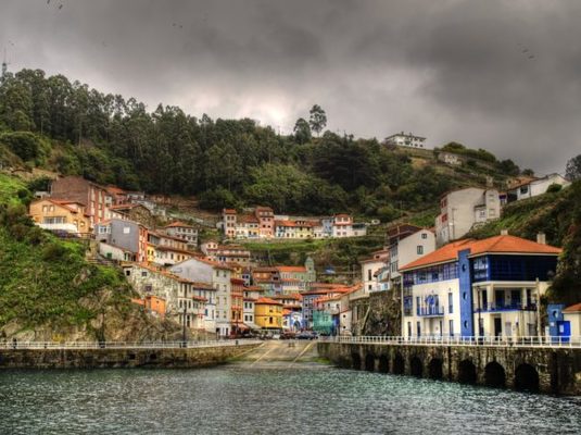 Pueblos bonitos y baratos a los que escapar un fin de semana 26 Merca2.es Cudillero 7 4602794616 Merca2.es