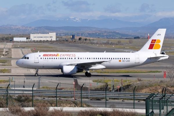 Iberia Express Airbus A320 214 EC LKH MAD 21964570273 Merca2.es
