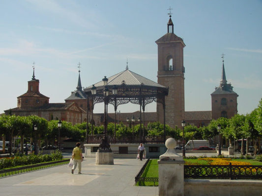 Plaza de Cervantes en Alcalá de Henares Merca2.es