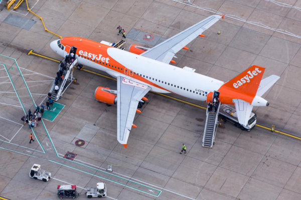 EasyJet, en la 'trampa' perfecta: el petróleo devora sus márgenes y la UE frena a Apollo 2 Merca2 EasyJet