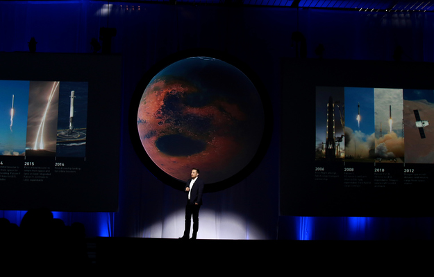 Bezos y Musk: dos visiones sobre cómo pagar la carrera espacial Bezos y Musk: dos visiones sobre cómo pagar la carrera espacial