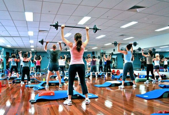 Euroinnova incorpora la tendencia HIIT a la enseñanza deportiva Foto de monitor de fitness y musculación