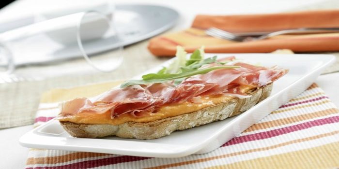Entrantes fáciles y rápidos con jamón ibérico para sorprender en Navidad 79 Merca2.es fin de semana