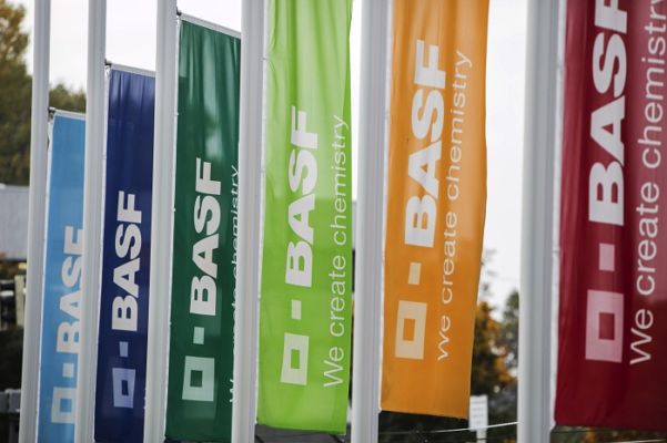 BASF aumenta el EBITDA antes de extraordinarios en 2024 debido al sólido desempeño de su negocio de base