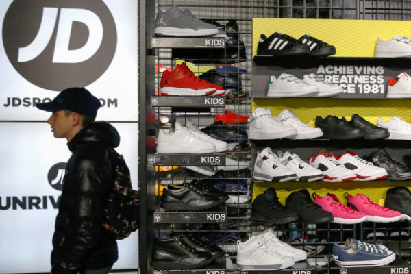 JD Sports acelera en EEUU y Europa, pero avisa: el ciclo del calzado y la debilidad del consumo presionan al negocio 1 Merca2.es JD Sports.