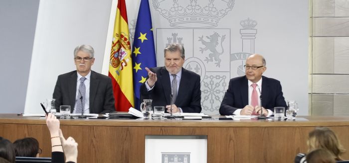 El Gobierno cree que continúa el “esperpento” en Cataluña
