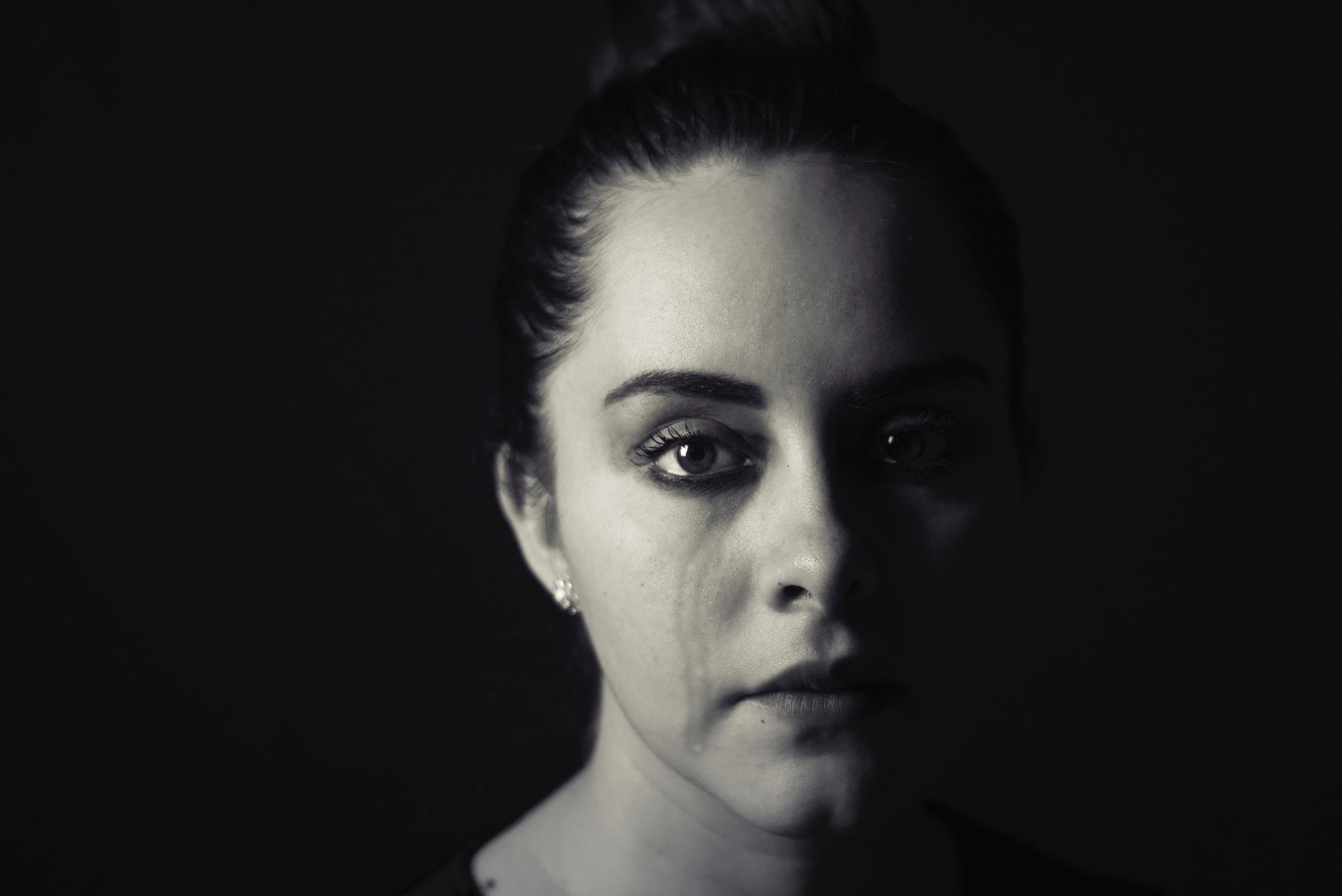 Los 6 daños psicológicos y emocionales más comunes tras un robo, según Tecnicom Los 6 daños psicológicos y emocionales más comunes tras un robo, según Tecnicom