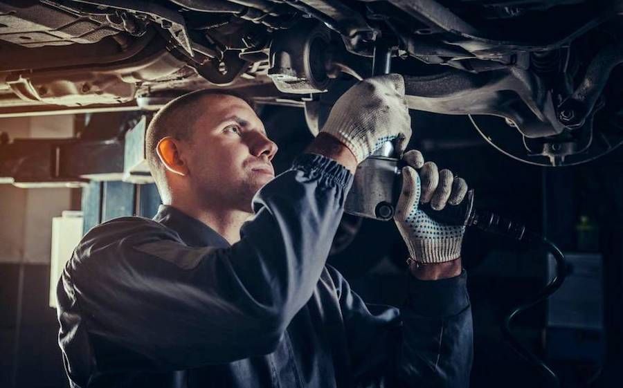 Las averías de coche más frecuentes, según Tecmio