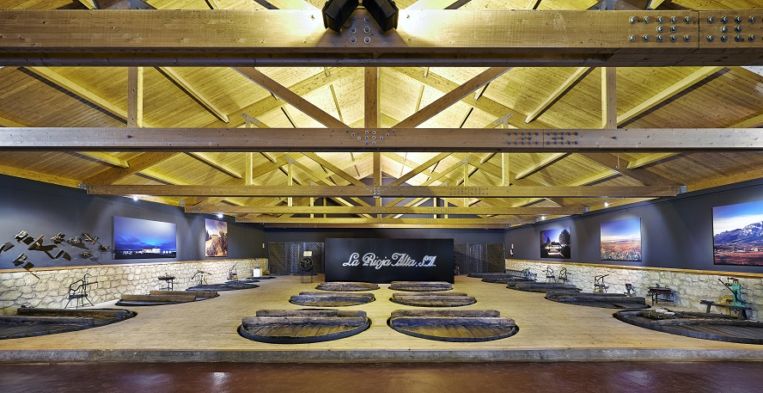 La Rioja Alta: “La marca España en el mundo del vino no tiene glamour” 25 Merca2.es Nave de tinas 03 Merca2.es