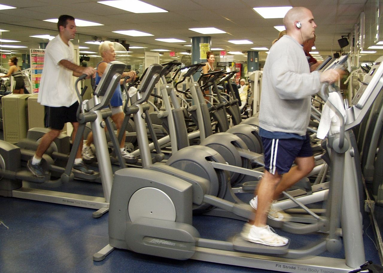 Ejercicios comunes en el gimnasio que no sirven para nada