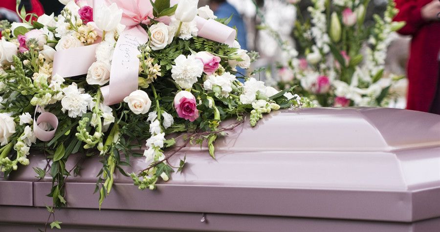 El significado de las coronas en los velatorios, según Floristería del Tanatorio Foto de Coronas fúnebres