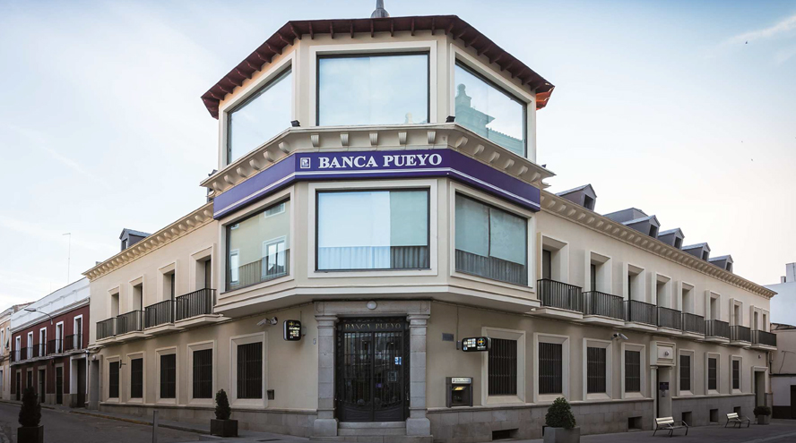 Javier del Pueyo: "Es raro el año en que no suena el teléfono para comprar Banca Pueyo" 1 Merca2.es Banca Pueyo sede central
