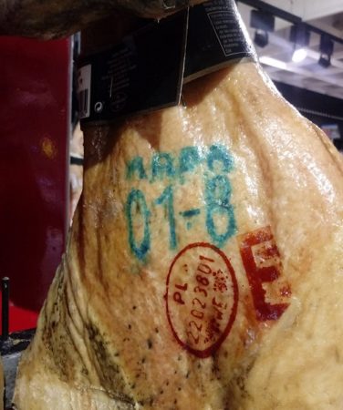 Carrefour saca tajada de la confusión con los jamones polacos 1 Merca2.es comapa