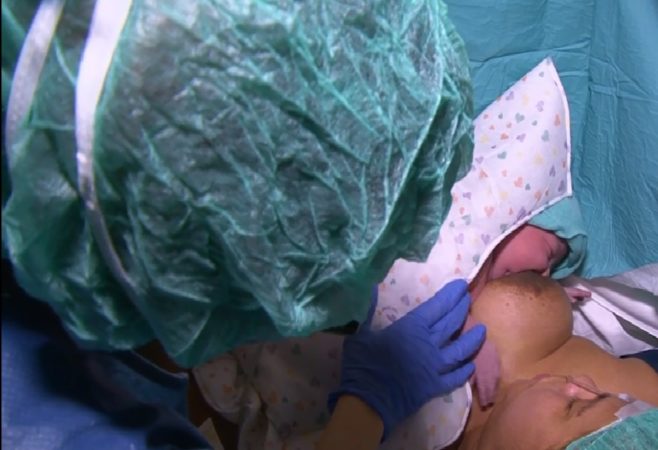 Quirónsalud San José apuesta por el contacto piel con piel tras una cesárea 1 Merca2.es Piel con piel cesáreas Merca2.es