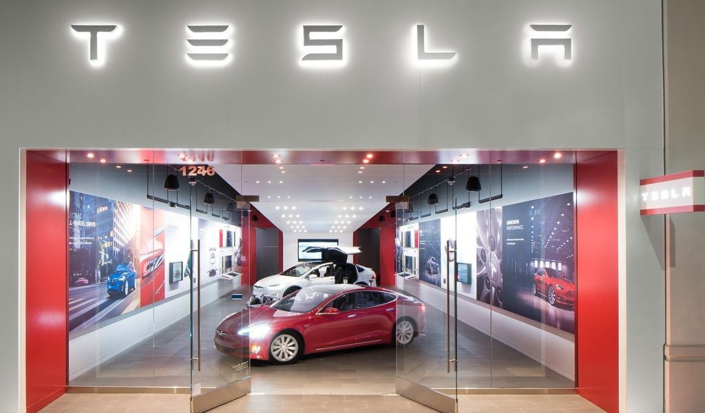 Tesla entra este lunes en el S&P 500 tras multiplicar por siete el valor de sus acciones