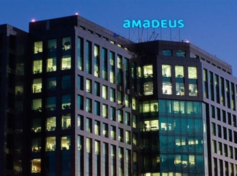 Las acciones de la empresa de software para el sector turismo Amadeus alcanzaron ayer los 62,52 euros durante la sesión, tras batir las previsiones del consenso con sus resultados y reiterar sus guías para 2024. Las acciones de la empresa de software para el sector turismo Amadeus alcanzaron ayer los 62,52 euros durante la sesión, tras batir las previsiones del consenso con sus resultados y reiterar sus guías para 2024.