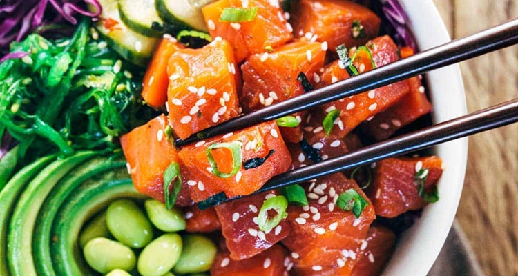 Carrefour: Las nuevas variedades de Sushi a base de arroz integral que son un éxito en España 2 Merca2.es El poke de Carrefour