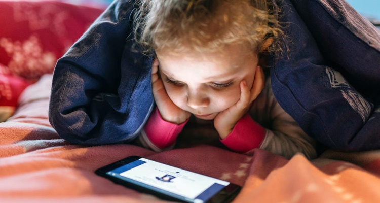 El ejemplo que damos a nuestros ninos con la tecnologia