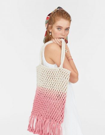 Stradivarius: 10 prendas por menos de 15€ en rebajas 10 Merca2.es Bolso trenzado