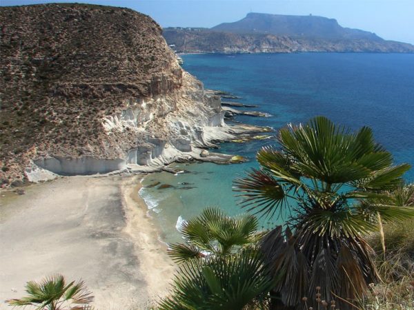 Las calas más impresionantes de España 4 Merca2.es Cala Enmedio, Calas de España