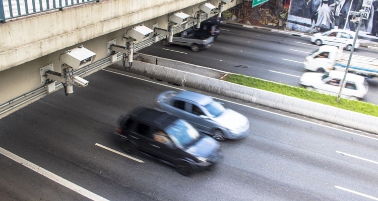 Radares de tramo para controlar la velocidad de tu coche