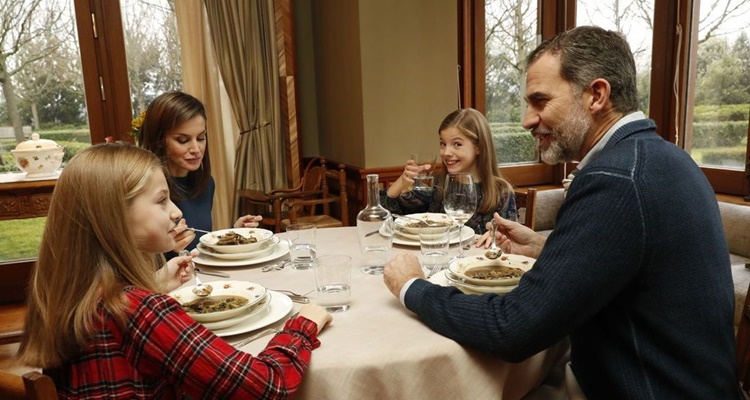 El Rey Felipe VI el que mas gana