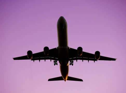 Vueling, Easyjet Vueling, Easyjet - Avión despegando