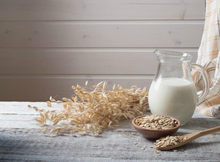 Leche de avena: los motivos por los que la toma todo el mundo
