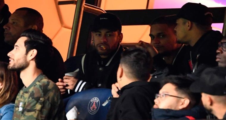 Escándalos de Neymar: insultó a un arbitro por las redes sociales y obtuvo una sanción