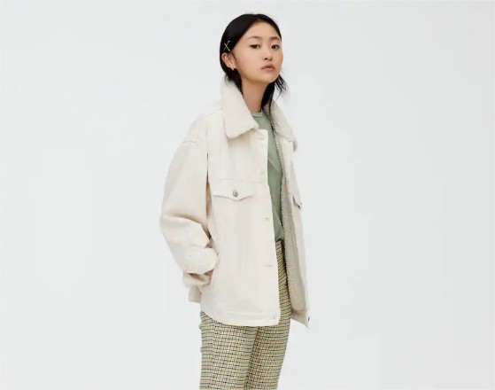 Primark, Mango, Pull&Bear... las cazadoras vaqueras que usarás cuando llegue el frío 2 Merca2.es Cazadora vaquera de Mango