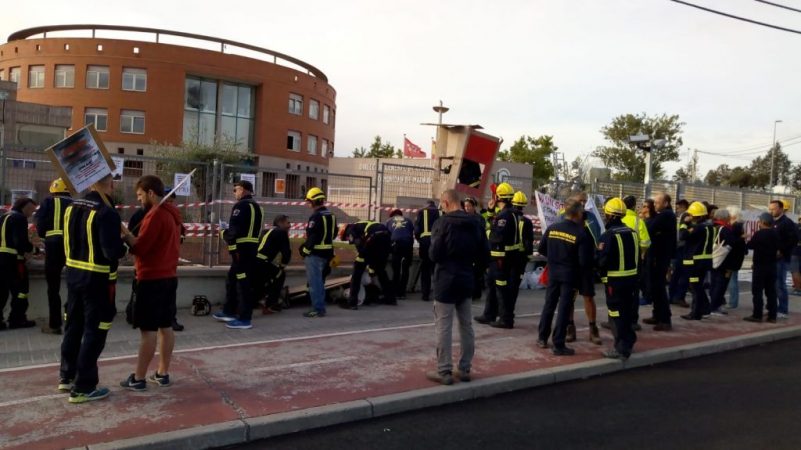 Arde la gestión de los montes en Madrid: bomberos forestales en pie de guerra 3 Merca2.es concentracion bomberos forestales 13 de septiembre