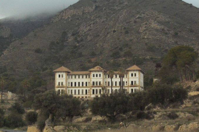 10 lugares abandonados de España ¡que tienes que ir a ver! 7 Merca2.es Sanatorio de Aigües