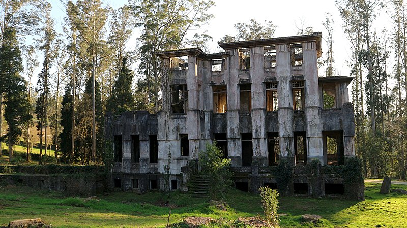 10 lugares abandonados de España ¡que tienes que ir a ver! 4 Merca2.es Sanatorio de Cesuras, España