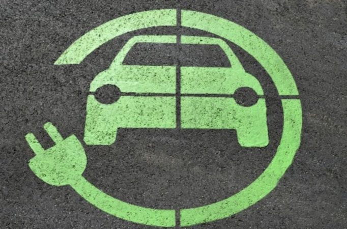 Electrolineras: la guerra por la recarga ecológica ya está aquí 1 Merca2.es electrolineras-coche-electrico